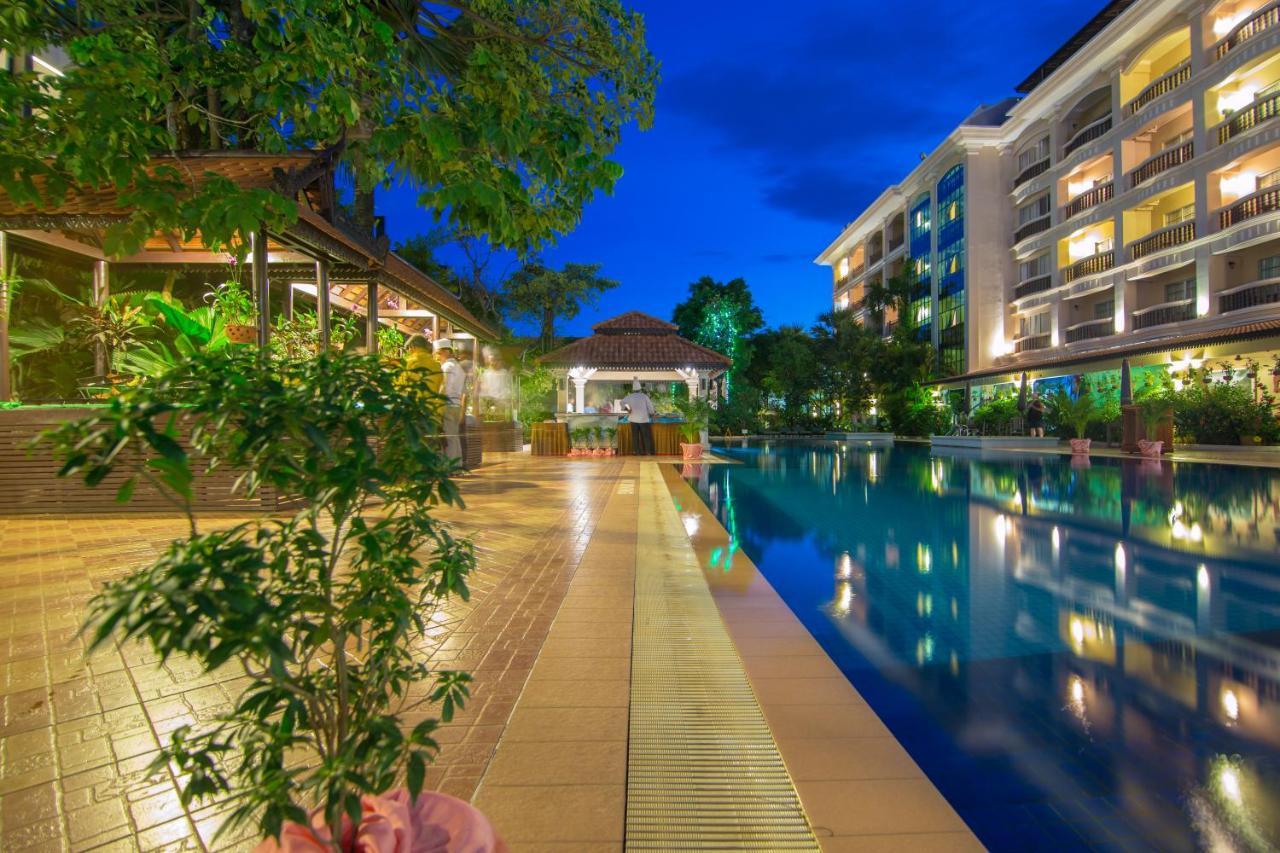 Hotel Somadevi Angkor Resort & Spa Сием Реап Екстериор снимка